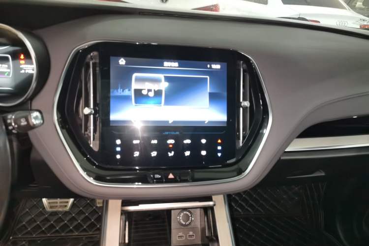 Used JETOUR X70 Coupe 2020 1.6T DCT Cool 6-Seater Audio And AC Panel