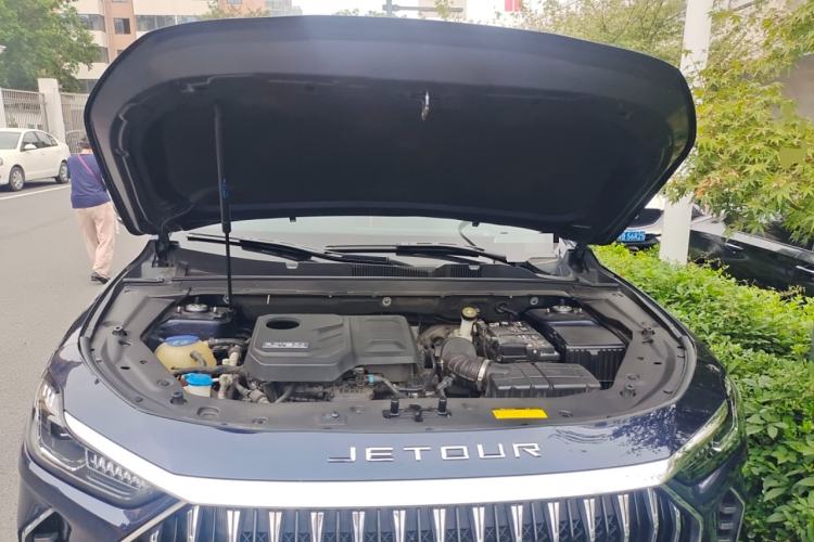 Used JETOUR X70 PLUS 2023 2.0T DCT Stronger MAX 7-Seater Engine Bay