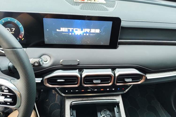 Used JETOUR X70 PLUS 2021 1.6T DCT Star 7-Seater Audio And AC Panel