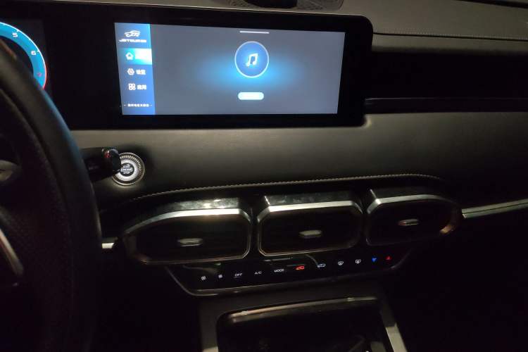 Used JETOUR X70 PLUS 2021 1.5T Manual Lin 5-Seater Audio And AC Panel
