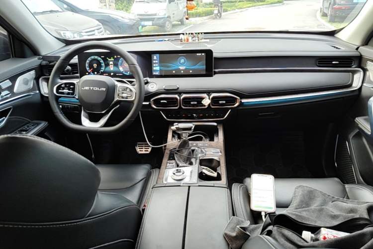 Used JETOUR X70 PLUS 2021 1.6T DCT Star 7-Seater Center Console