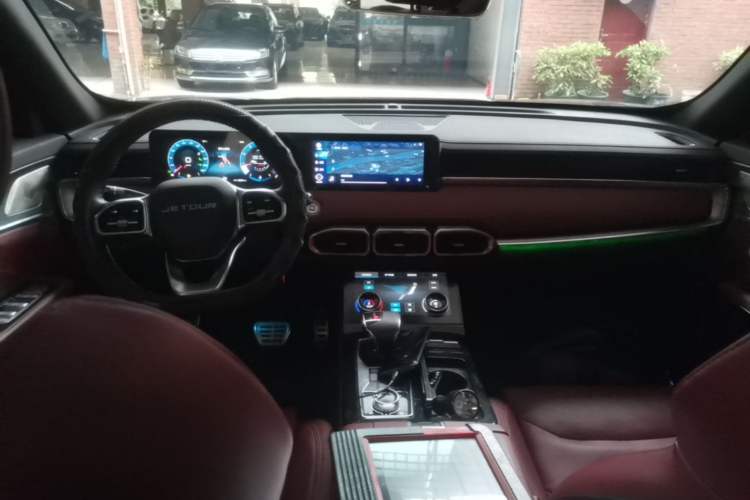 Used JETOUR X70 PLUS 2021 1.6T DCT Pro+ 7-Seater Center Console