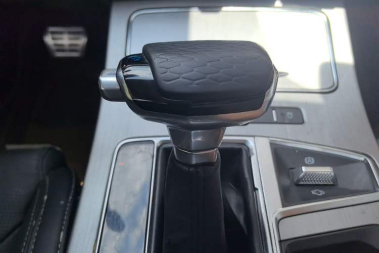 Used JETOUR X70 PLUS 2021 1.5T DCT Mountain 7-Seater Gear Lever