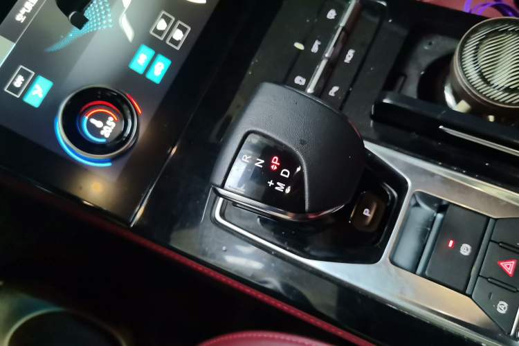 Used JETOUR X70 PLUS 2021 1.6T DCT Pro 5-Seater Gear Lever