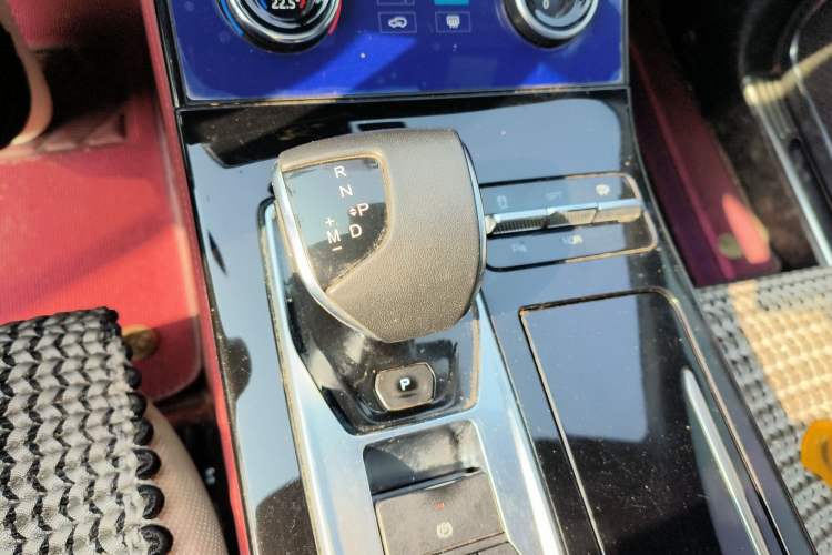 Used JETOUR X70 PLUS 2021 1.6T DCT Pro 5-Seater Gear Lever