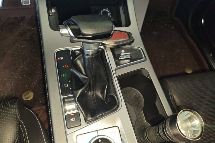 Used JETOUR X70 PLUS 2021 1.5T DCT Mountain 7-Seater Gear Lever