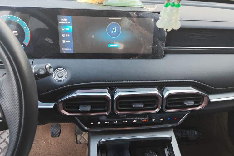 Used JETOUR X70 PLUS 2021 1.5T Manual Lin 7-Seater Audio And AC Panel