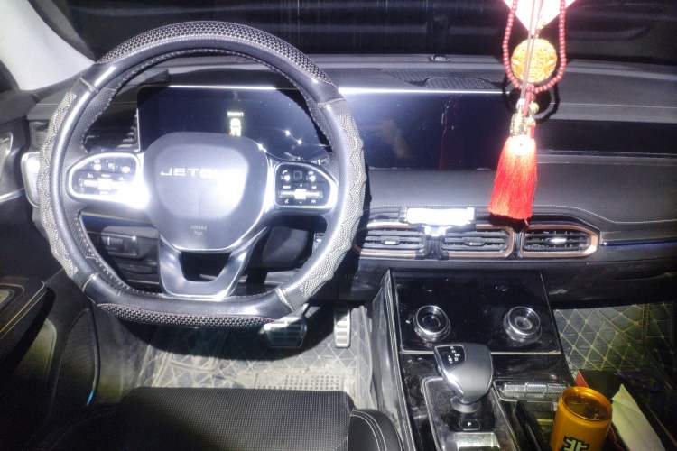 Used JETOUR X70 PLUS 2021 1.6T DCT 7-Seater Center Console