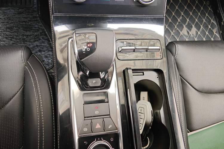Used JETOUR X70 PLUS 2021 Revised Version 1.6T DCT 5-Seater Gear Lever