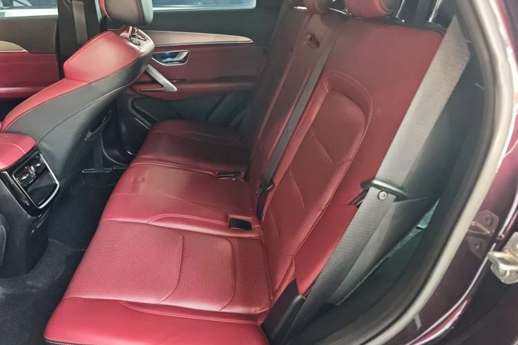 Used JETOUR X70 PLUS 2021 1.6T DCT Pro 7-seater Interior 4
