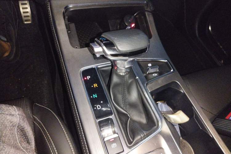Used JETOUR X70 PLUS 2021 1.5T DCT Mountain 7-Seater Gear Lever