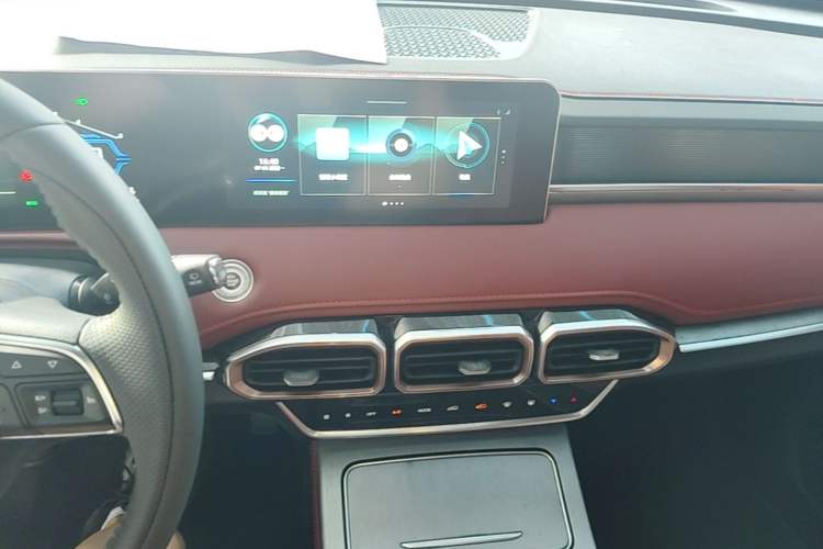 Used JETOUR X70 PLUS 2021 Revised Version 1.5T DCT ShanPRO 5-Seater Audio And AC Panel
