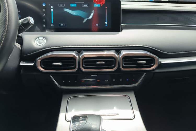 Used JETOUR X70 PLUS 2021 Revised Version 1.5T DCT ShanPRO 5-Seater Audio And AC Panel