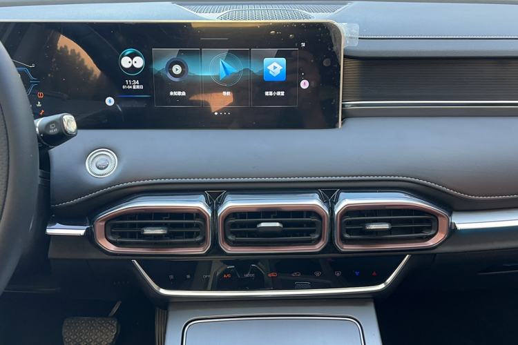 Used JETOUR X70 PLUS 2021 Revised Version 1.5T DCT ShanPRO 5-Seater Audio And AC Panel