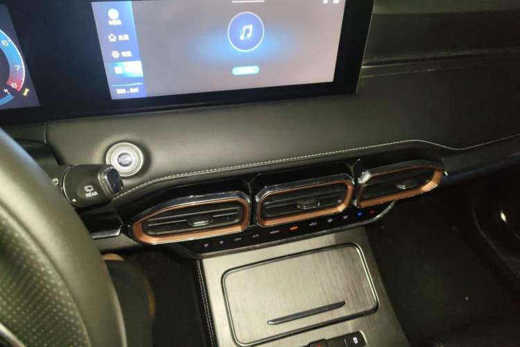 Used JETOUR X70 PLUS 2021 1.5T DCT Mountain 5-Seater Audio And AC Panel