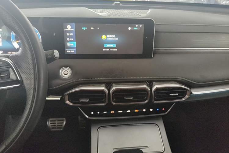 Used JETOUR X70 PLUS 2021 1.5T DCT Mountain 7-Seater Audio And AC Panel