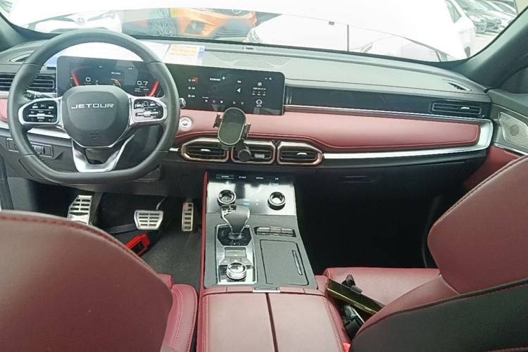 Used JETOUR X70 PLUS 2021 1.6T DCT Pro+ 7-Seater Center Console