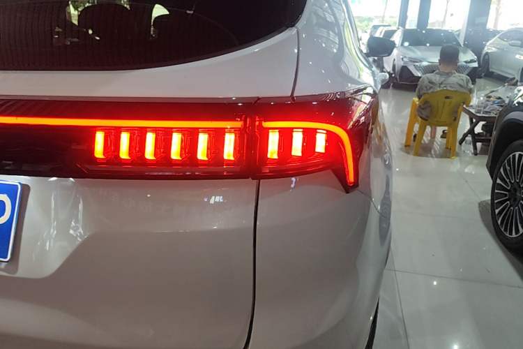 Used JETOUR X70 PLUS 2021 1.6T DCT Pro 7-seater Exterior 3