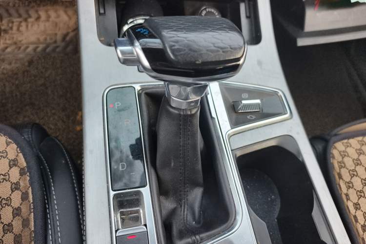 Used JETOUR X70 PLUS 2021 1.5T DCT Mountain 7-Seater Gear Lever