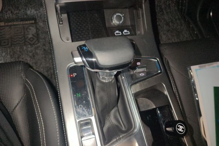 Used JETOUR X70 PLUS 2021 1.5T DCT Mountain 7-Seater Gear Lever
