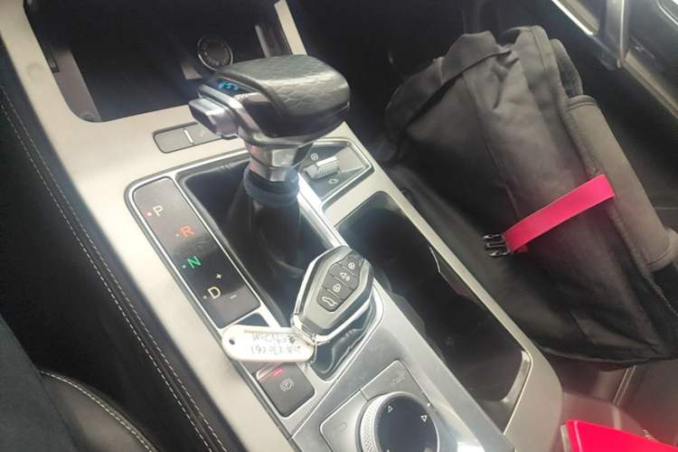 Used JETOUR X70 PLUS 2021 1.5T DCT Mountain 5-Seater Gear Lever