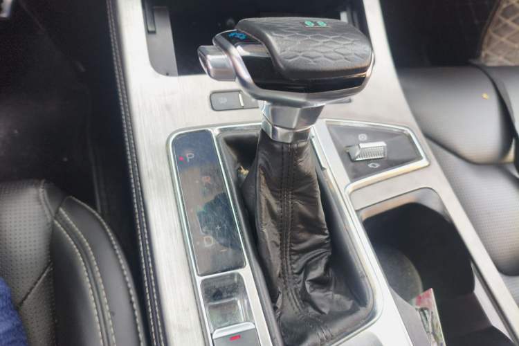 Used JETOUR X70 PLUS 2021 1.5T DCT Mountain 7-Seater Gear Lever