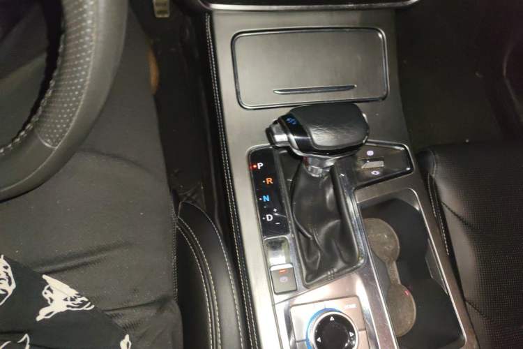 Used JETOUR X70 PLUS 2021 1.5T DCT Mountain 5-Seater Gear Lever