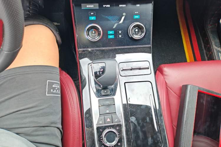 Used JETOUR X70 PLUS 2021 1.6T DCT Pro 5-Seater Gear Lever