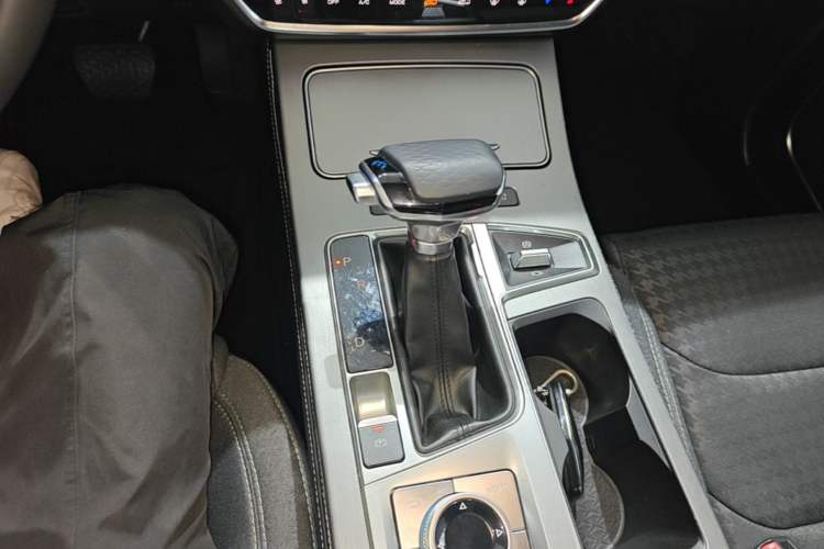 Used JETOUR X70 PLUS 2021 1.5T DCT Fire 5-Seater Gear Lever