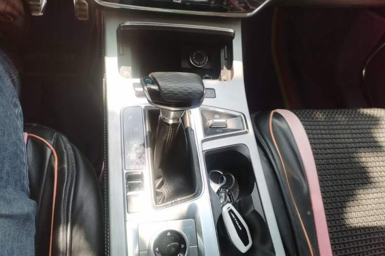 Used JETOUR X70 PLUS 2021 1.5T DCT Mountain 5-Seater Gear Lever