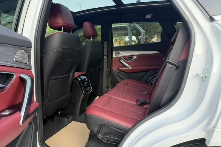 Used JETOUR X70 PLUS 2021 1.6T DCT Pro+ 7-Seater Interior 4