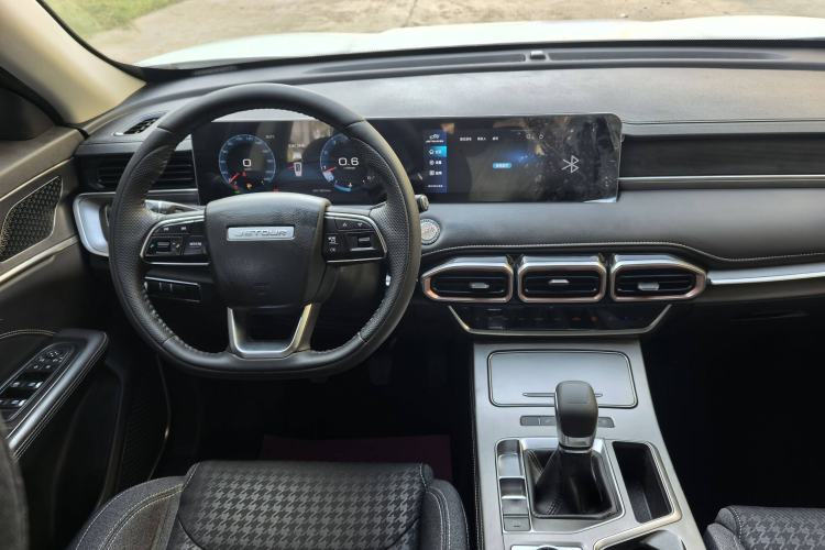 Used JETOUR X70 PLUS 2021 1.5T Manual Wind 7-Seater Interior 4