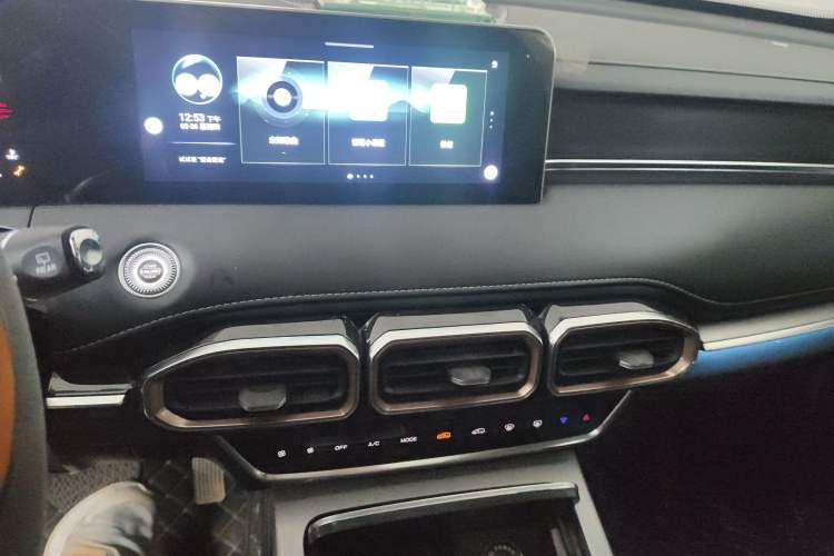 Used JETOUR X70 PLUS 2022 1.5T CVT Mountain 5-Seater Audio And AC Panel