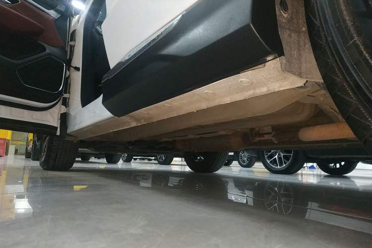 Used JETOUR X70 PLUS 2022 1.5T DCT Luxury Edition 5 Seats Left Side Sill