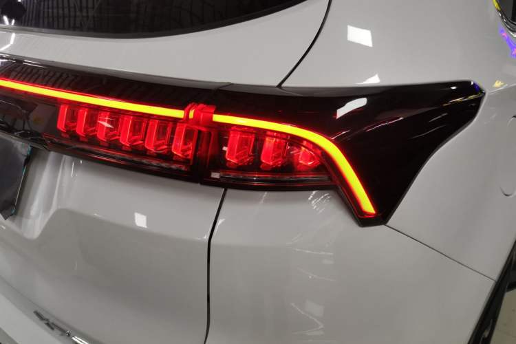 Used JETOUR X70 PLUS 2022 1.5T CVT Mountain 5-Seater Right Rear Taillight
