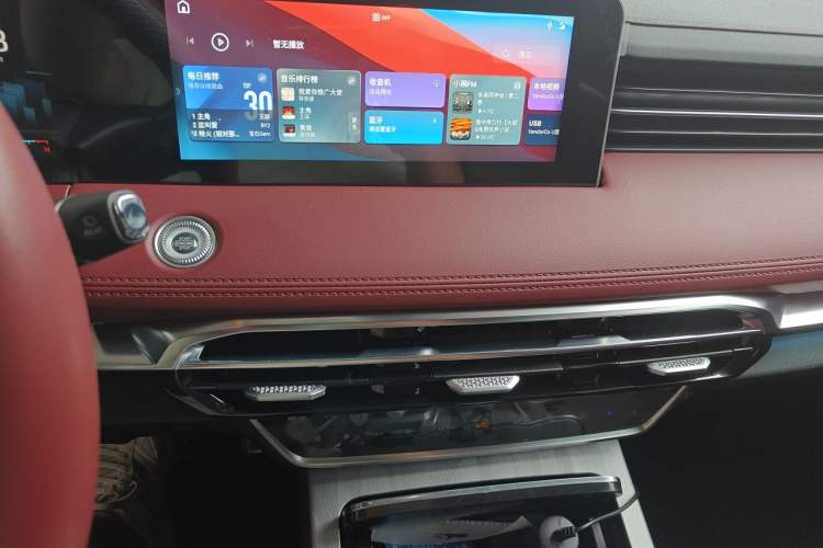 Used JETOUR X70 PLUS 2023 1.5T DCT Ziqiang PRO 5-Seater Audio And AC Panel