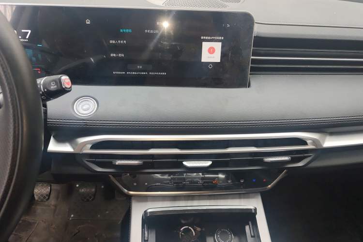 Used JETOUR X70 PLUS 2023 1.5T Manual Warrior PRO 7-Seater Audio And AC Panel