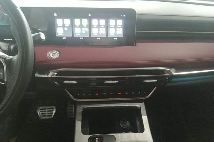 Used JETOUR X70 PLUS 2023 1.5T DCT Brave PLUS 7-Seater Audio And AC Panel