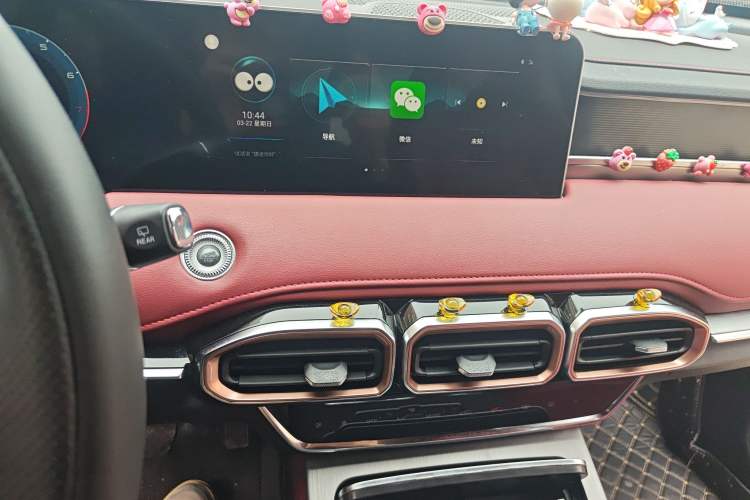Used JETOUR X70 PLUS 2023 1.5T Manual Self-Reliant 5-Seater Audio And AC Panel