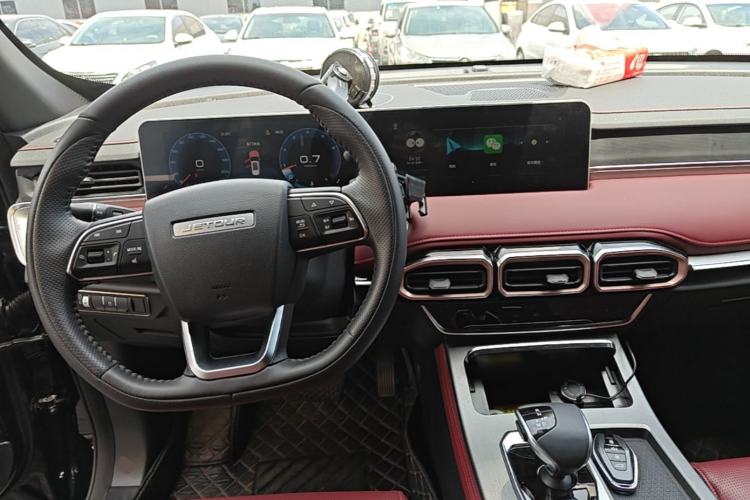 Used JETOUR X70 PLUS 2023 1.5T DCT Ziqiang PRO+ 5-Seater Center Console