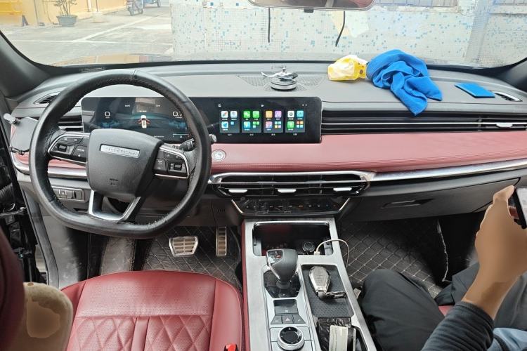 Used JETOUR X70 PLUS 2023 1.5T DCT Brave PLUS 7-Seater Center Console