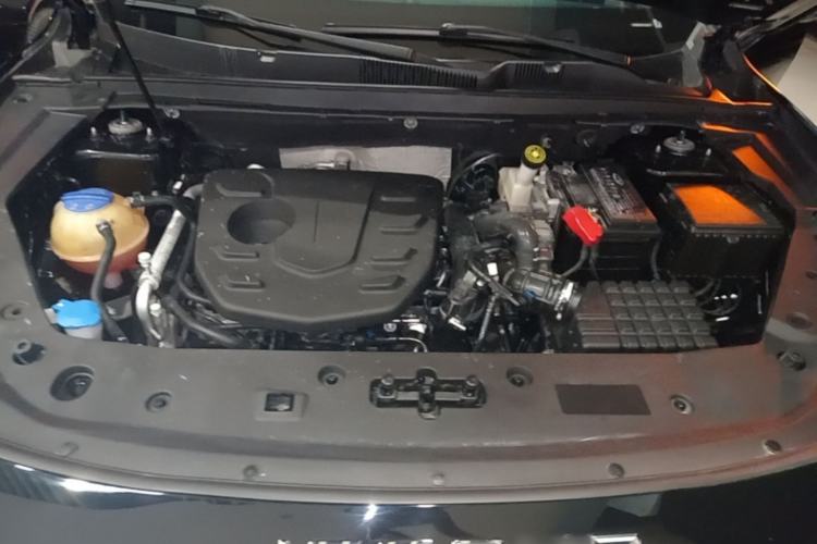 Used JETOUR X70 PLUS 2023 1.5T DCT Brave PLUS 5-Seater Engine Bay
