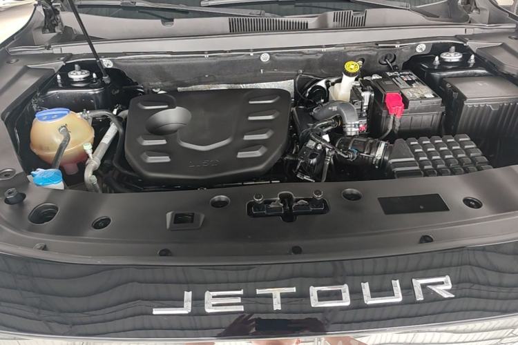 Used JETOUR X70 PLUS 2023 1.5T DCT Brave PLUS 5-Seater Engine Bay