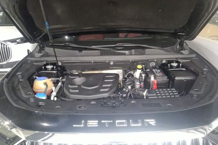 Used JETOUR X70 PLUS 2023 1.5T DCT Brave PLUS 7-Seater Engine Bay