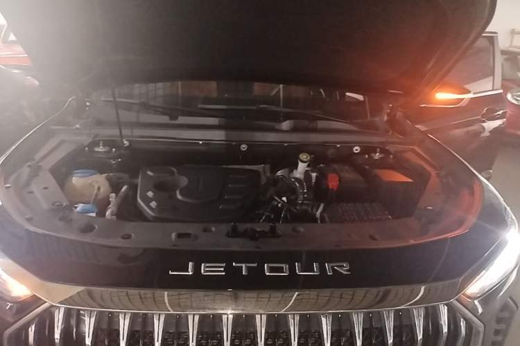 Used JETOUR X70 PLUS 2023 1.5T DCT Brave PLUS 5-Seater Engine Bay