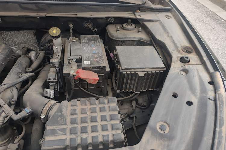 Used JETOUR X70 PLUS 2023 1.5T Manual Warrior PRO 7-Seater Engine Bay Left
