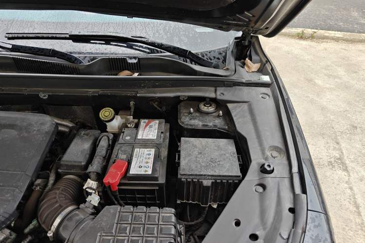 Used JETOUR X70 PLUS 2023 1.6T DCT Stronger PRO+ 7-Seater Engine Bay Left