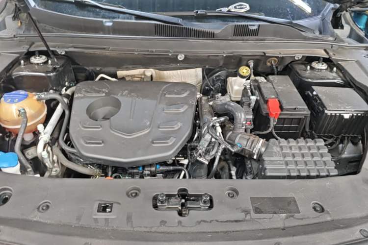 Used JETOUR X70 PLUS 2023 1.5T DCT Brave PLUS 5-Seater Engine Bay