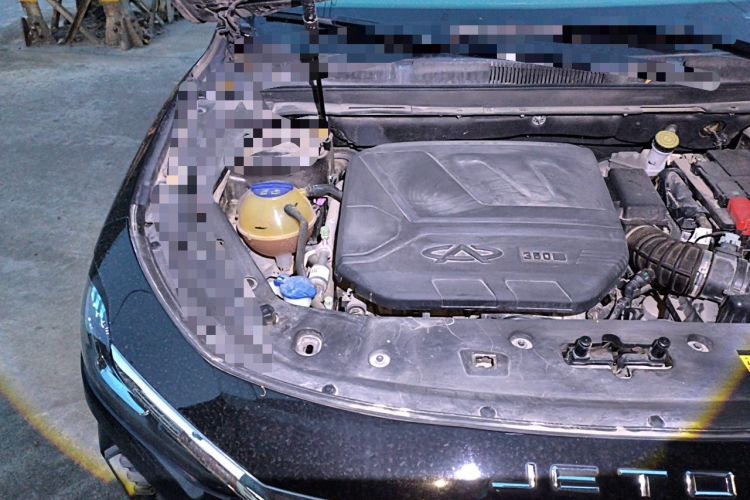 Used JETOUR X70 PLUS 2023 1.6T DCT Stronger PRO 7-Seater Engine Bay Right