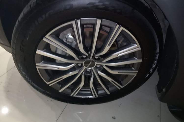 Used JETOUR X70 PLUS 2023 1.5T DCT Brave PLUS 5-Seater Exterior 4